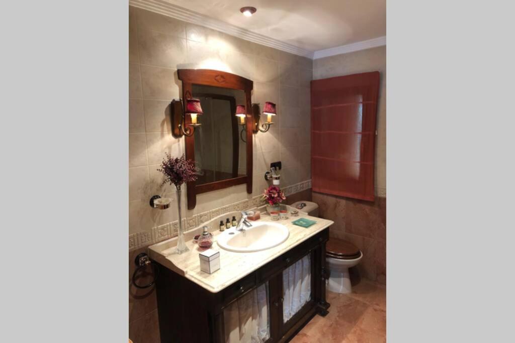 Casa En Granada Con Hermoso Jardin, Parking Calle المظهر الخارجي الصورة